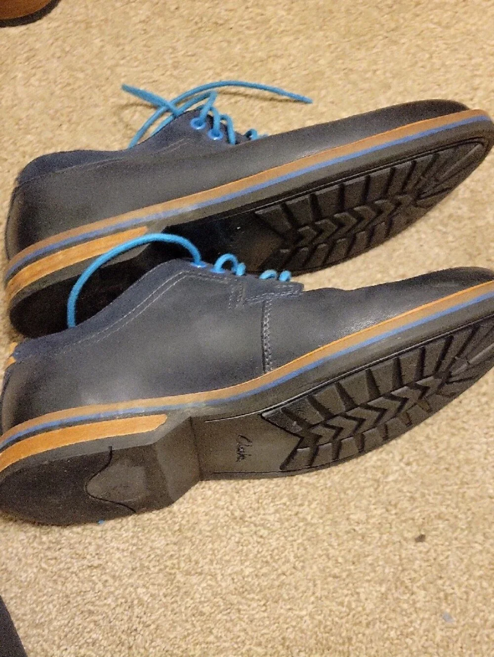 Clarks Men's Navy/Tan Soles Leather Derby with Bright Blue Laces